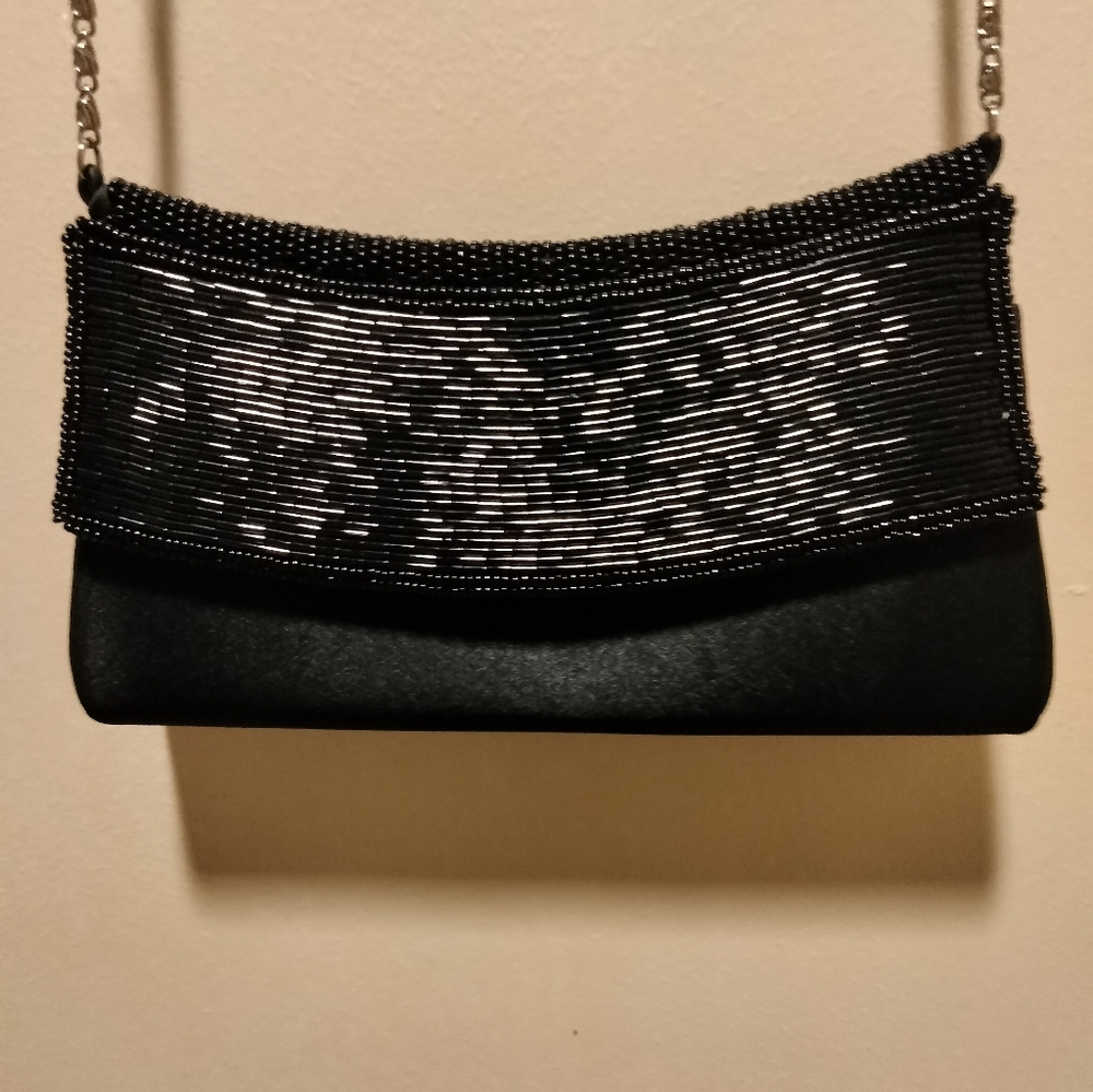 Beautiful beaded evening bag with chain